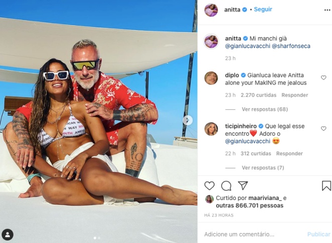 Anitta está curtindo várias festas e passeios de barco na companhia de seus amigos
