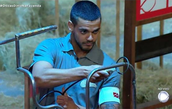 Caique Aguiar participando de A Fazenda 10