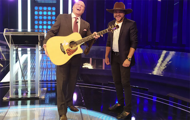 Cantor participa do Mega Senha