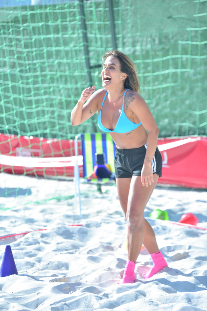 Carol Peixinho se divertiu na companhia do primo, Nicolas Peixinho