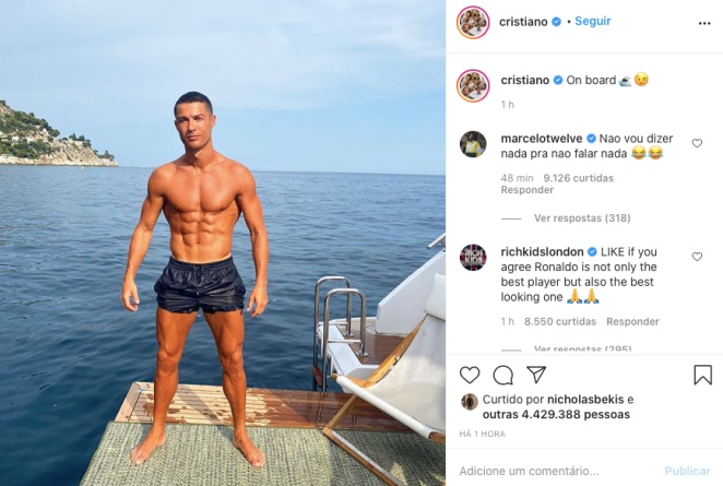 Cristiano Ronaldo mostra abdômen trincado em nova foto