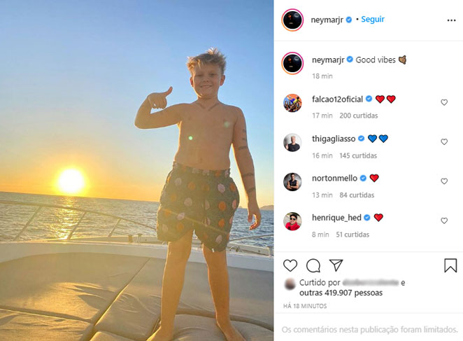 Neymar Jr. compartilha foto do filho
