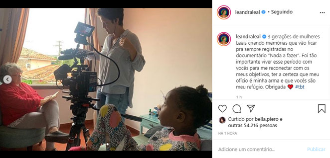 Leandra Leal aparece em clique raro com a mãe a filha