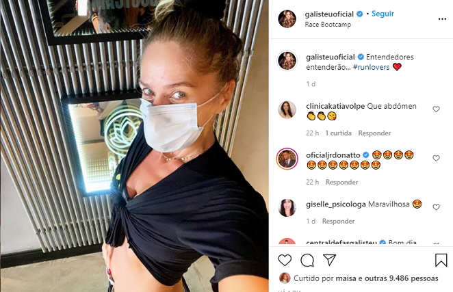 Adriane Galisteu mostra a barriga e fãs especulam gravidez