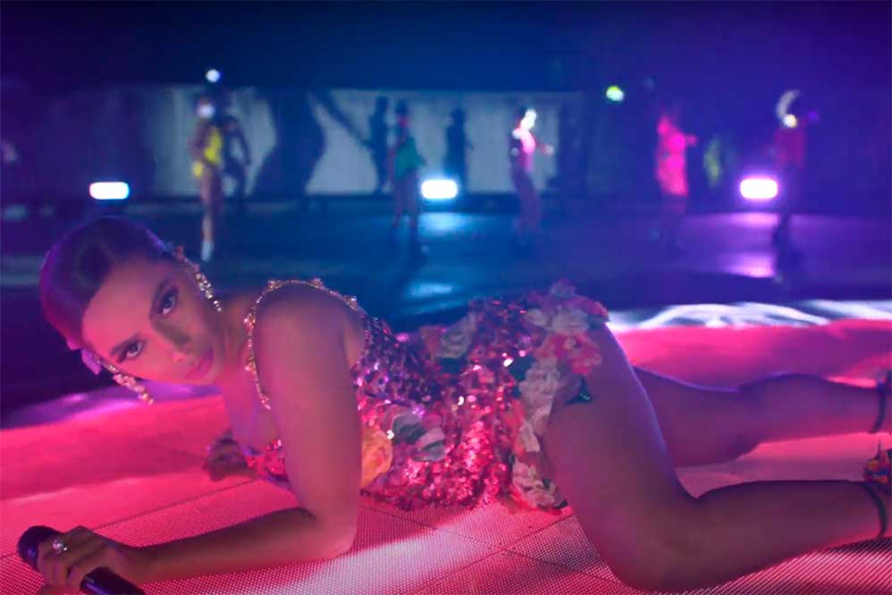 Anitta performou pela primeira vez o hit Me Gusta, parceria com Cardi B e Myke Towers