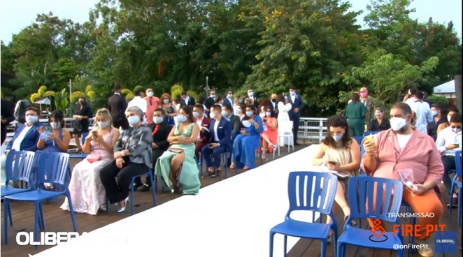 Convidados aguardavam ansiosos a chegada da noiva