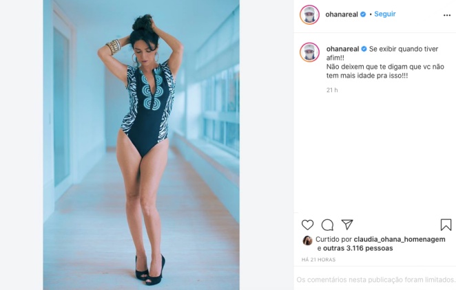 Claudia Ohana posa de maiô cavado e fala de amor próprio