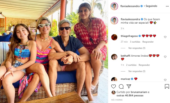 Flavia Alessandra posta linda foto em família