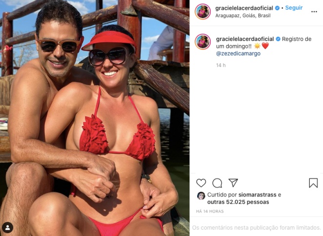 Graciele Lacerda e Zezé Di Camargo posam juntos em roupa de banho