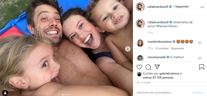 Rafael Cardoso posa em família nas redes sociais