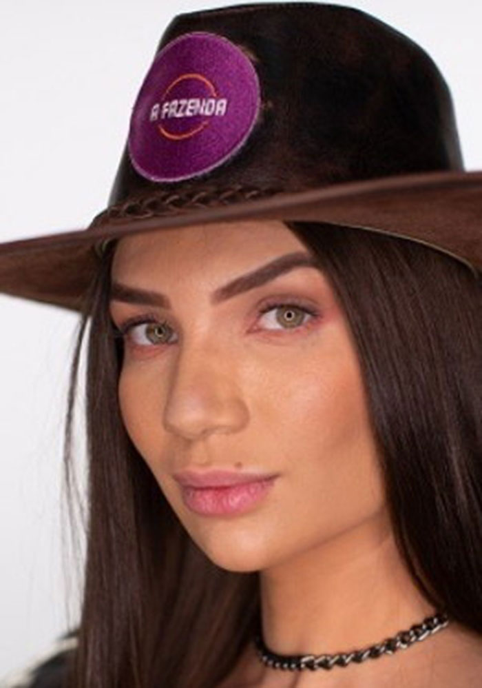 Stéfani Bays tem 25 anos e é Digital Influencer. Nasceu em São Leopoldo, no Rio Grande do Sul e mora atualmente em São Paulo, Capital