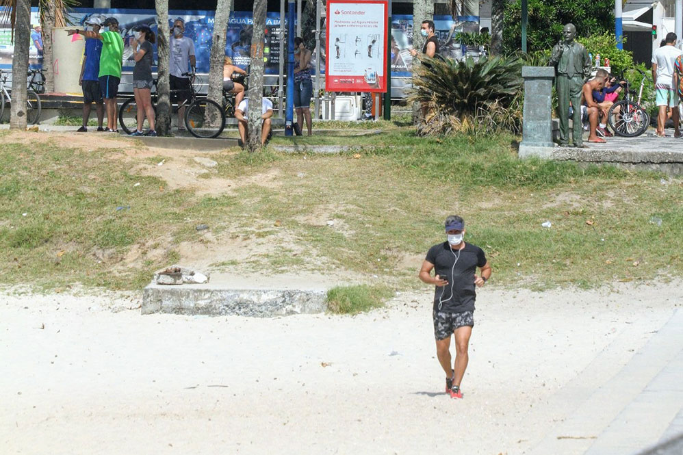 Thierry Figueira corre nas areias escaldantes do Leblon