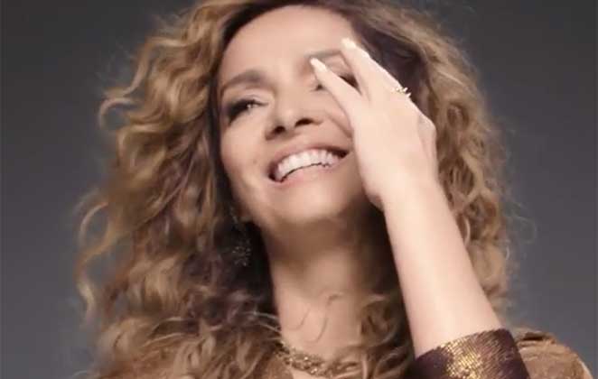 Claudia Ohana linda, toda loira