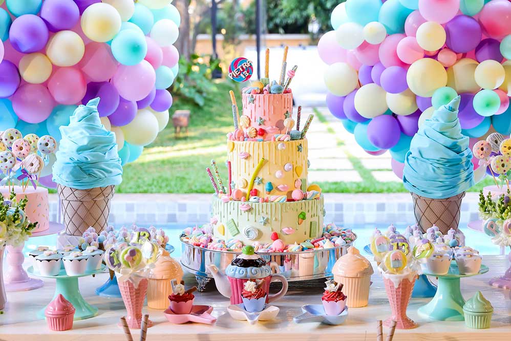 A decoração foi inspirada na tendência tie dye