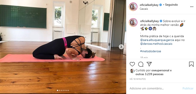 Kelly Key esbanja elasticidade ao praticar ioga