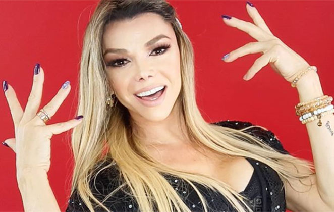 A jornalista exala alegria e beleza na página de OFuxico