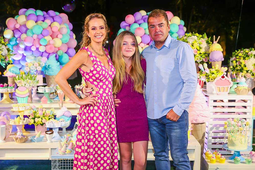 Pietra Quintela fez questão de tirar várias fotos ao lado dos pais