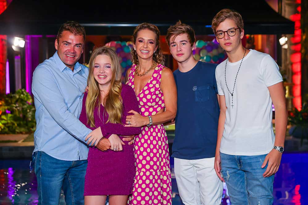 Além dos pais, Pietra também contou com a presença dos irmãos Caio e Lucca