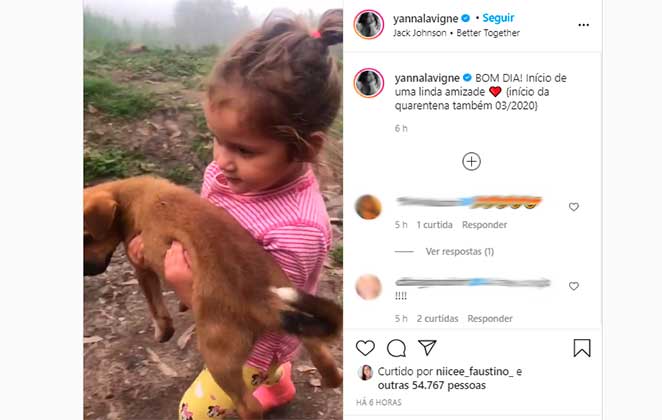 Yanna Lavigne mostrou Madalena interagindo com cachorrinho da família