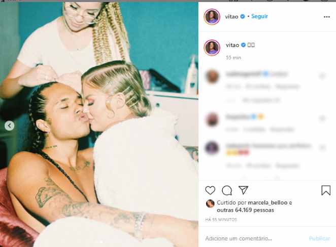 Luísa Sonza e Vitão no maior chamego