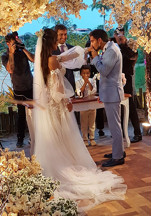 Carol Nakamura se casou com Guilherme Leonel na última quinta-feira (12)