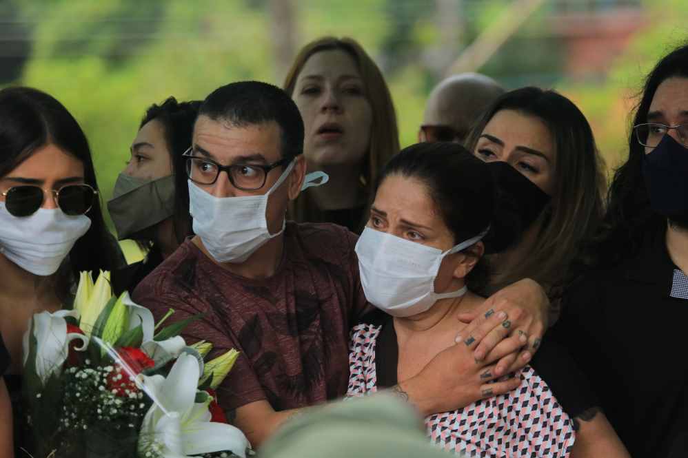 Familiares e amigos foram se despedir de Vanusa