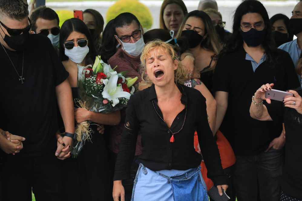 Aretha Marcos cantando