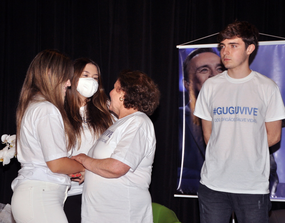 Família de Gugu Liberato lança campanha #GuguVive