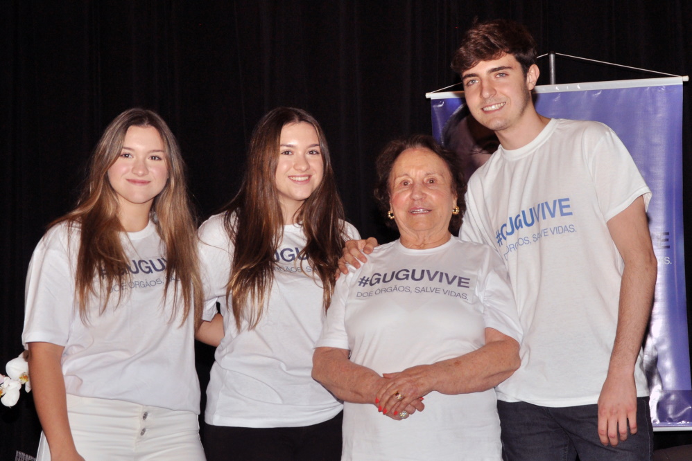 Família de Gugu Liberato lança campanha #GuguVive