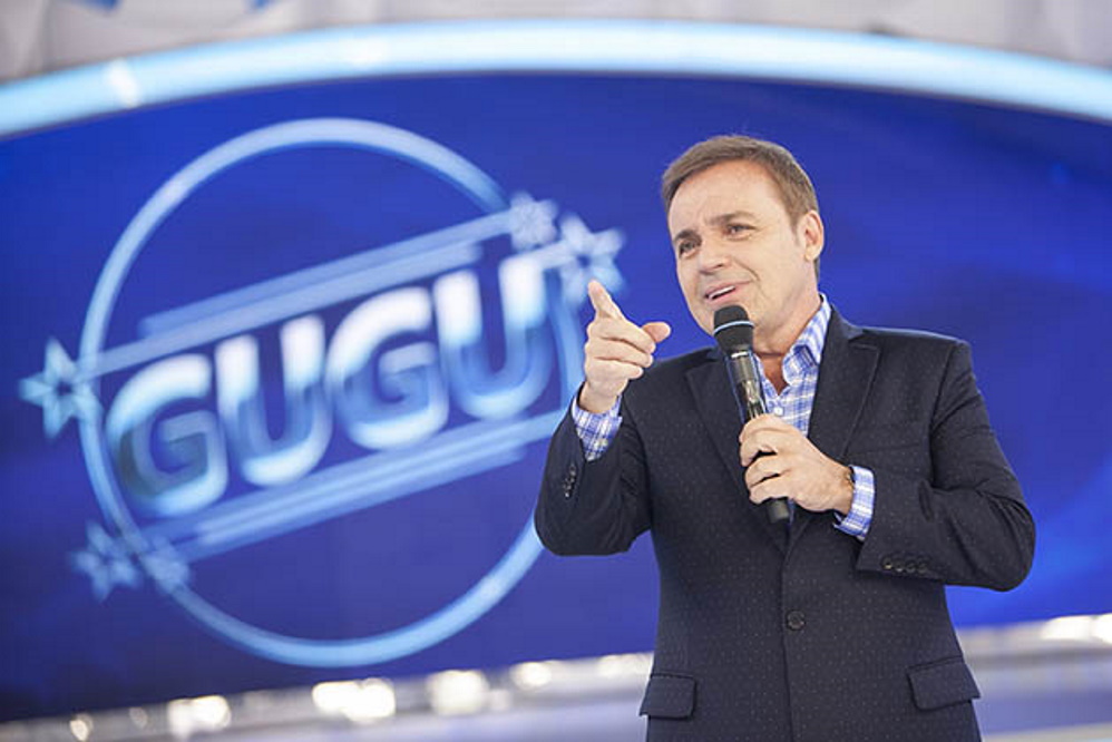 Assisto muita TV. Sou tão aficionado que penso nisso até dormindo. Na minha cabeceira, mantenho sempre um bloquinho, pois costumo acordar de madrugada com novas ideias para meu programa