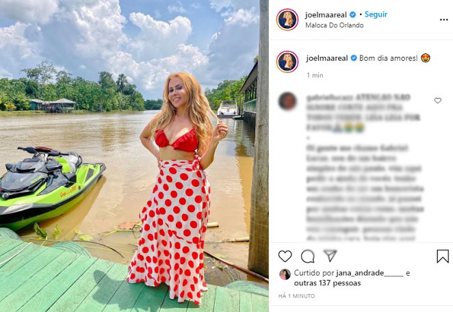 Joelma posa de biquíni nas redes sociais