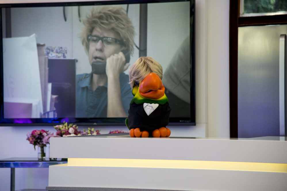 Louro José usando smoking