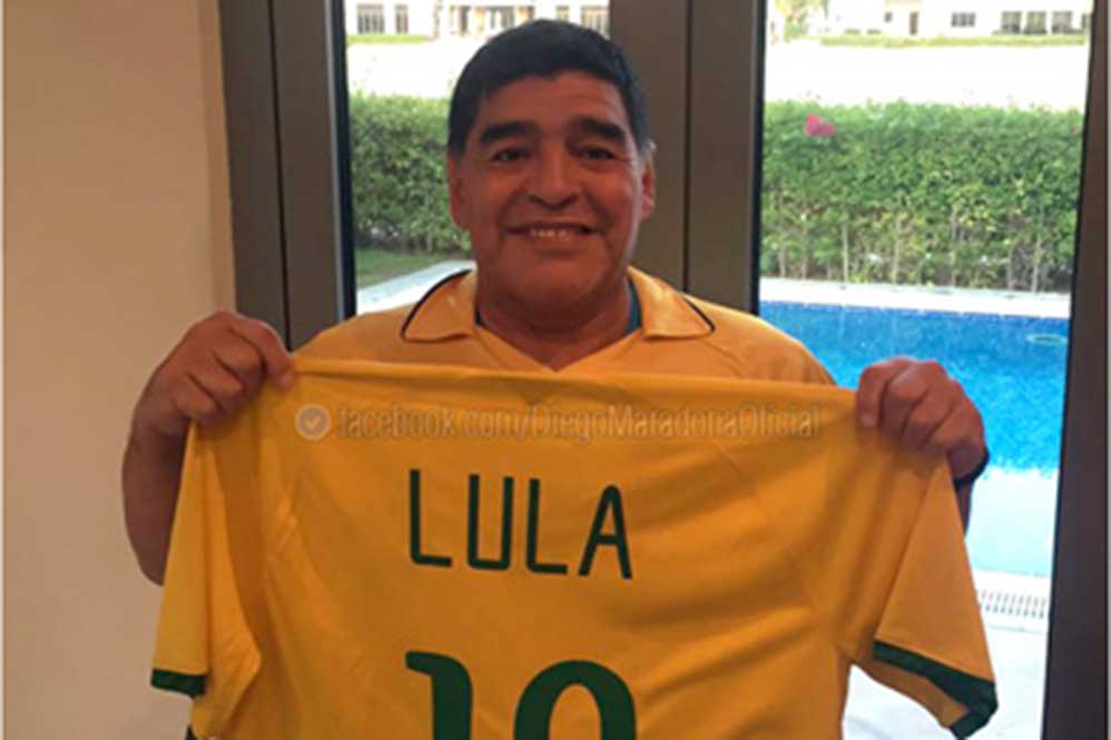 Exibindo seu apoio a Lula