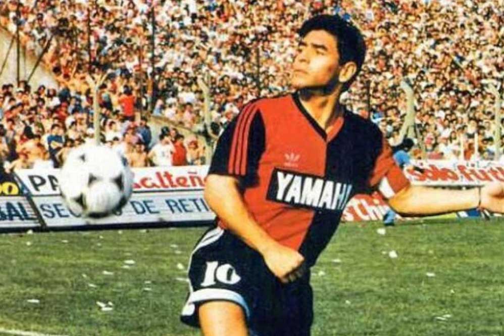 Maradona deixou o Sevilla em 1993 e fechou com o Newells Old Boys, onde atuou até 1994