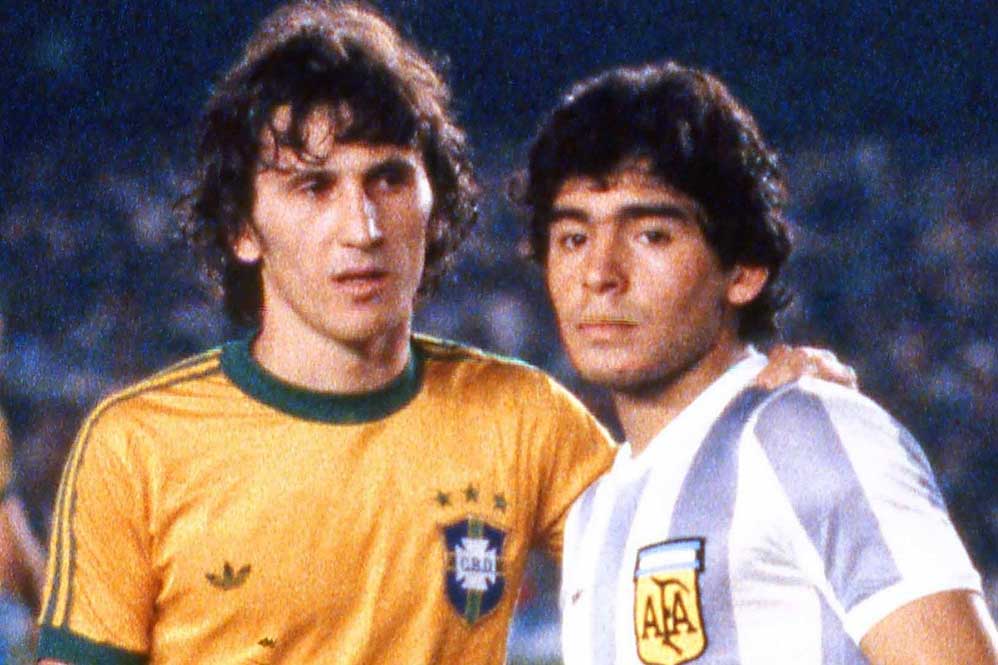 Em campo após jogo Brasil e Argentina, com Zico