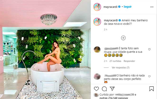 Mayra Cardi posando nua sentada em sua banheira