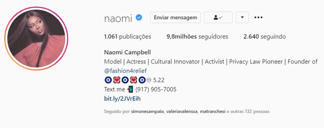 Naomi Campbell divulga número de telefone