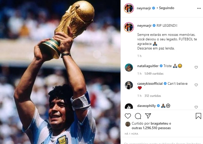 Neymar lamenta a morte de Diego Maradona