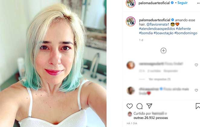 Paloma Duarte com os cabelos loiríssimos