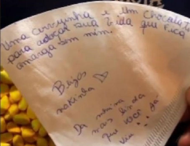 Nakagima mostra recadinho deixado pela cantora