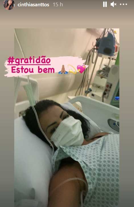 Cinthia Santos sobre o coronavírus, na cama do hospital