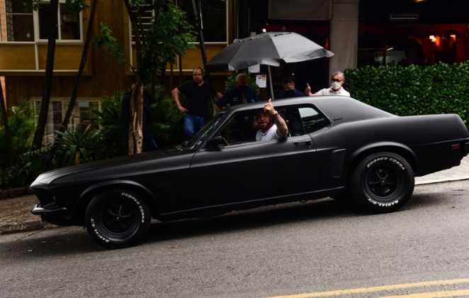 Manda um joinha antes de ir embora