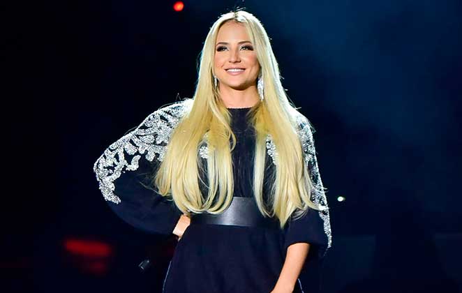 Gabi Martins usou look bastante estiloso para gravar DVD