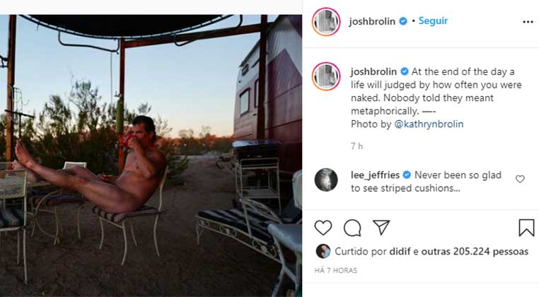 Josh Brolin aparece completamente nu em clique