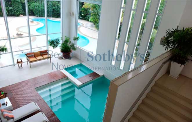 Xuxa Meneghel está vendendo mansão