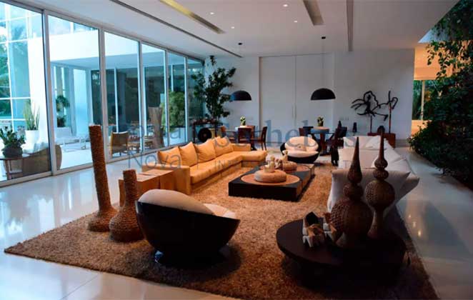 Xuxa colocou mansão à venda