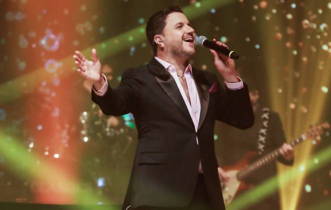 Mauricio Manieri canta em show Classics