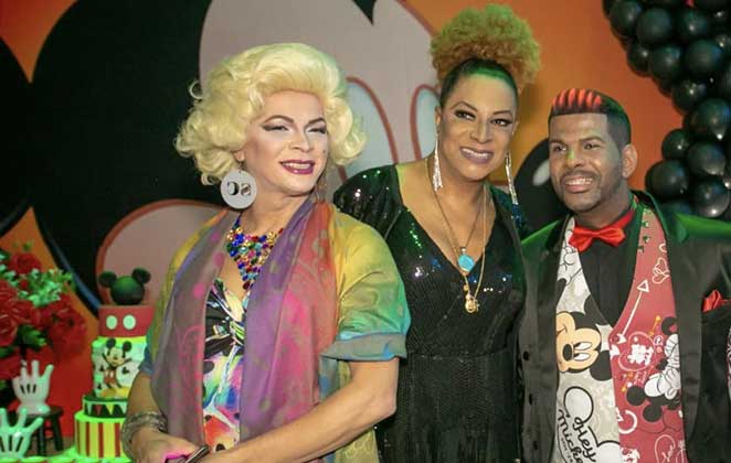 Salete Campari e Silvety Montilla com o aniversariante