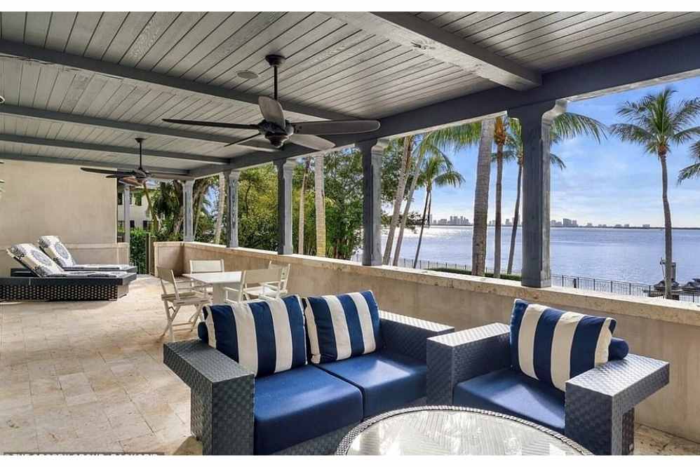 A casa em estilo espanhol oferece vistas espetaculares do horizonte de Miami. Tem uma grande piscina e spa.