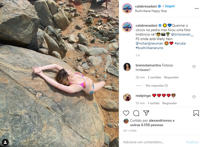 Dani Calabresa posa de biquíni e brinca na legenda